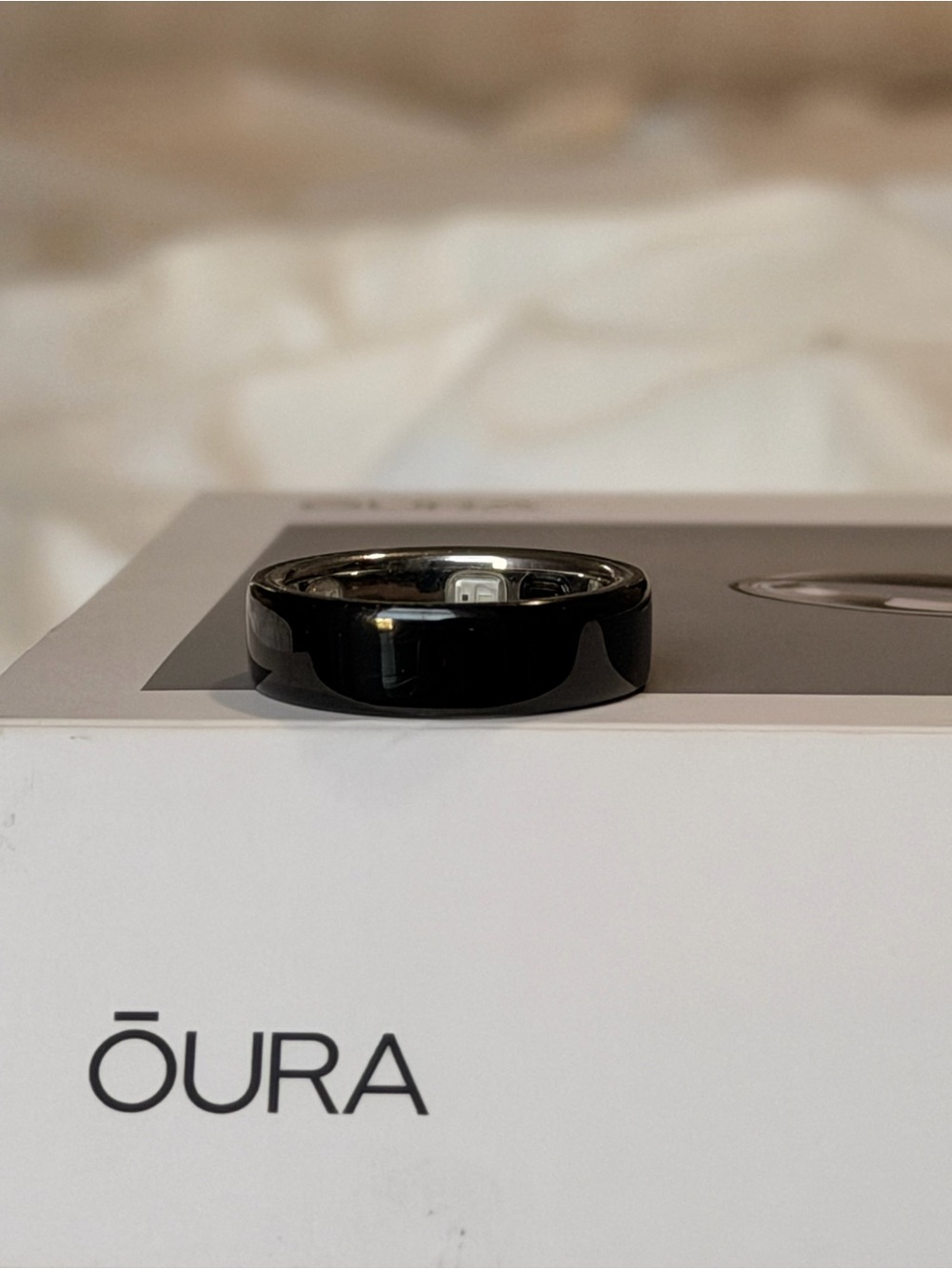 Oura Ring Gen 5 — Gloss Black Smart Ring